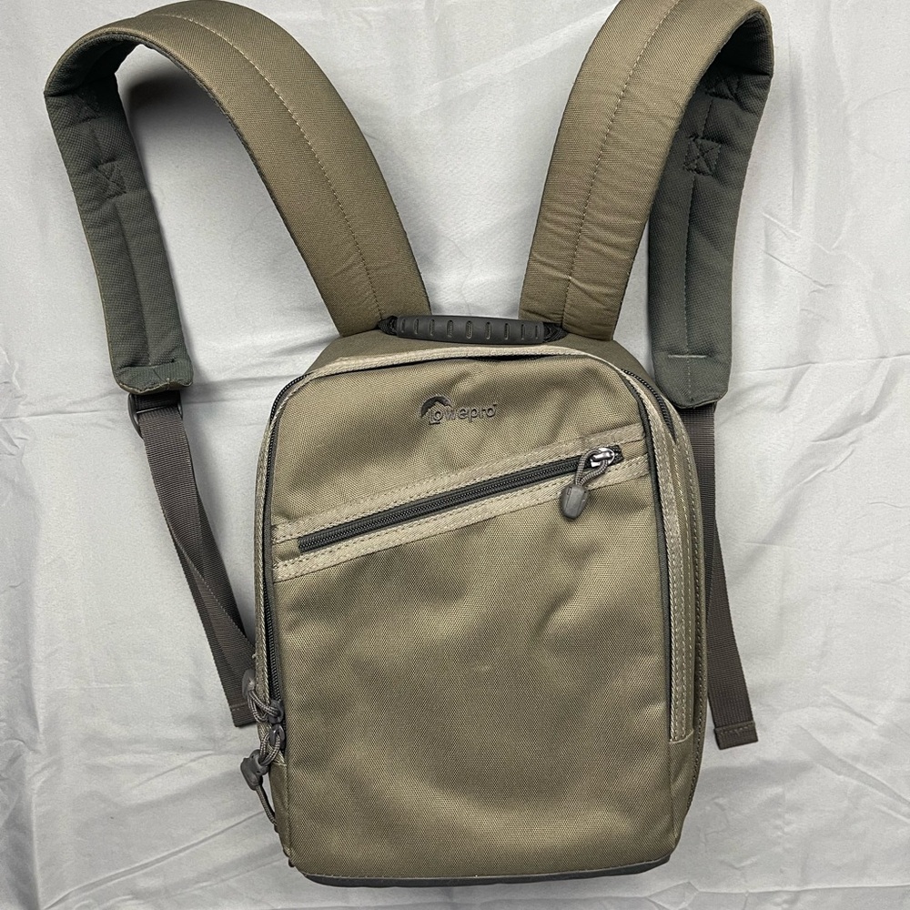 Lowepro Photo Traveler 150 Camera Backpack – Compact DSLR/Mirrorless Bag